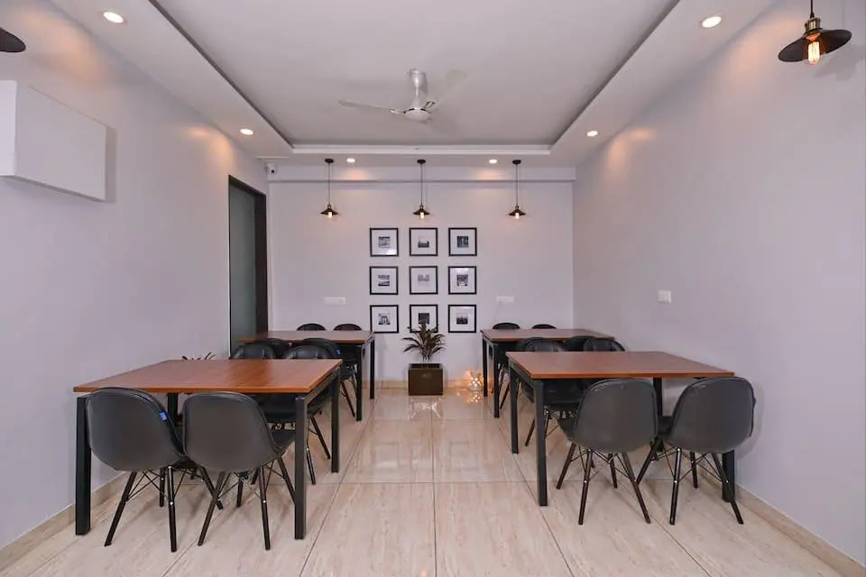 Silverkey Medanta Sec 38 By OYO Rooms