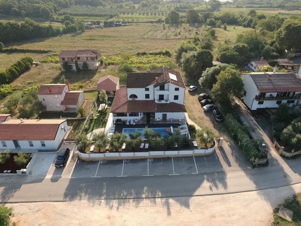 Simplistic Apartment in Poreč With Swimming Pool