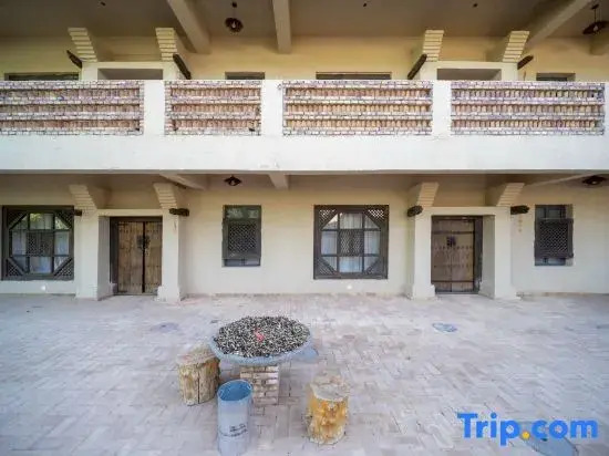 The Ruins Garden Homestay (Mingsha Mountain Crescent Spring Scenic Area Branch)