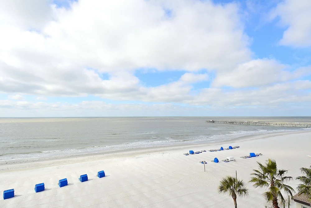 Emerald Isle 502 3 Bdrm Beachfront Condo / Sunset Views!