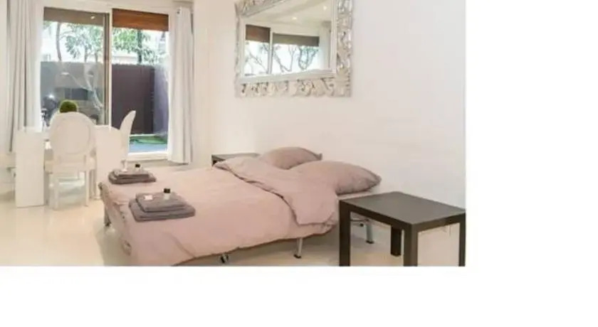 Sunny Flat and Garden in Paris 16