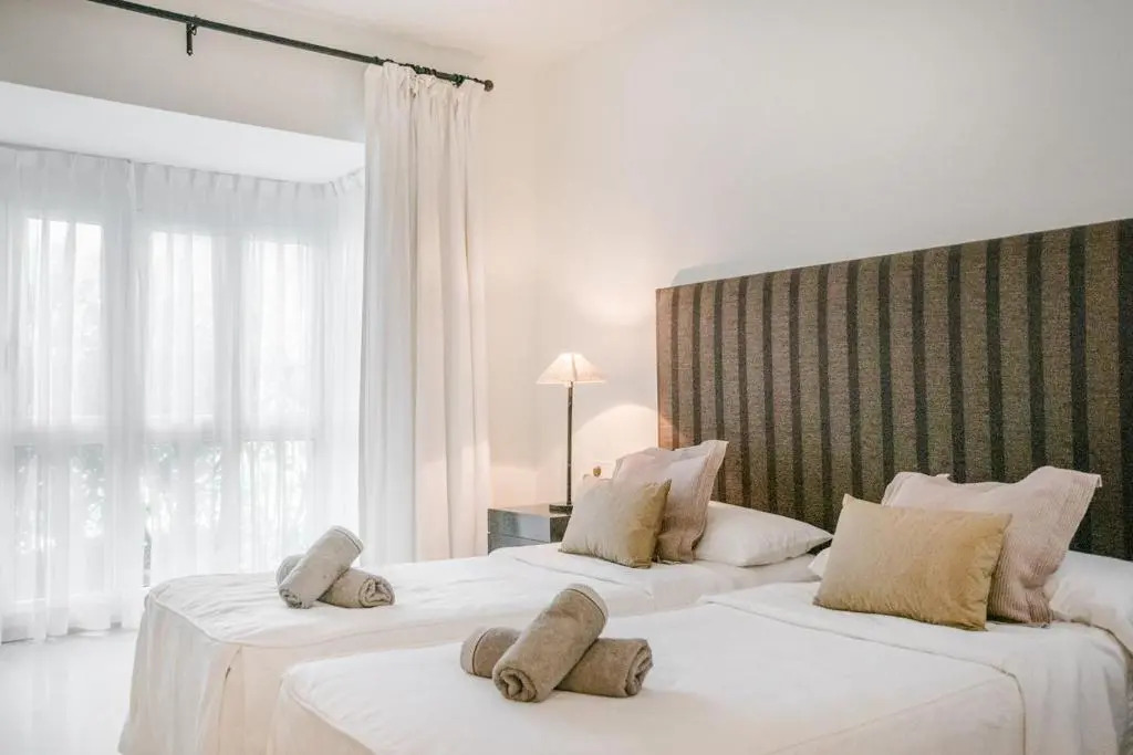 Front-line garden apartment in Palm Beach, Marbella