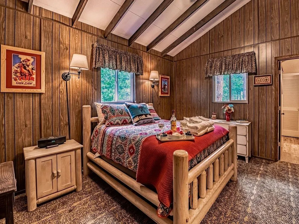 Innjoy - Two Bedroom Cabin