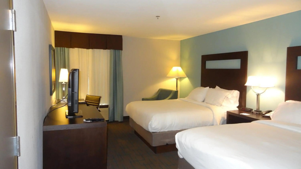 Holiday Inn Express Hotel Kansas City - Bonner Springs by IHG