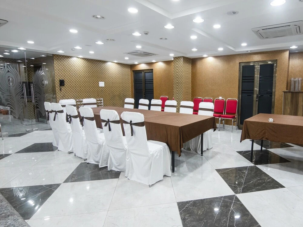 OYO 15582 Hotel Vrinda Regency