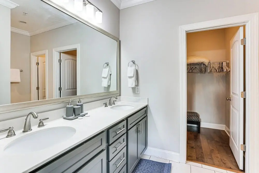 3 Mi to Pier Village: Dog-Friendly St Simons Home