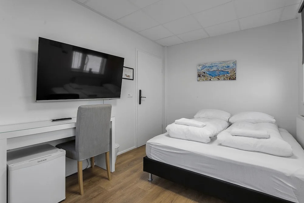 Bank Guesthouse by KEF Airport