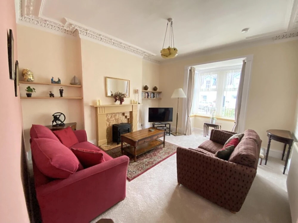 Beautiful, Spacious Flat in St Johns Town of Dalry