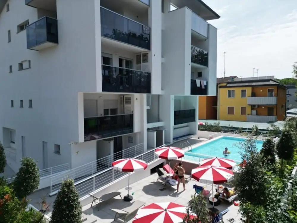400m Beach Apartment With Pool
