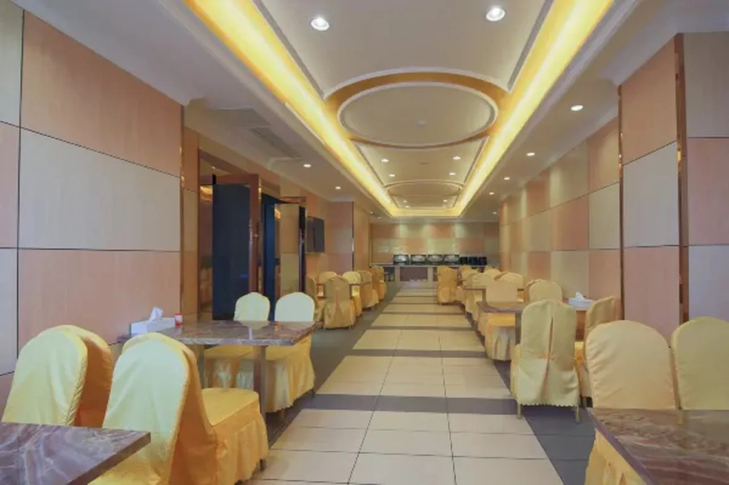 Vienna Hotel Guangdong Gaozhou City East Passenger Depot