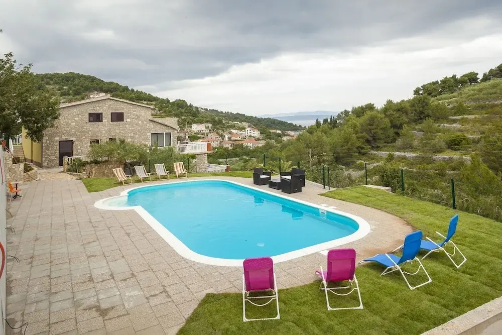 Star - With Swimming Pool - A3 Ruzmarin