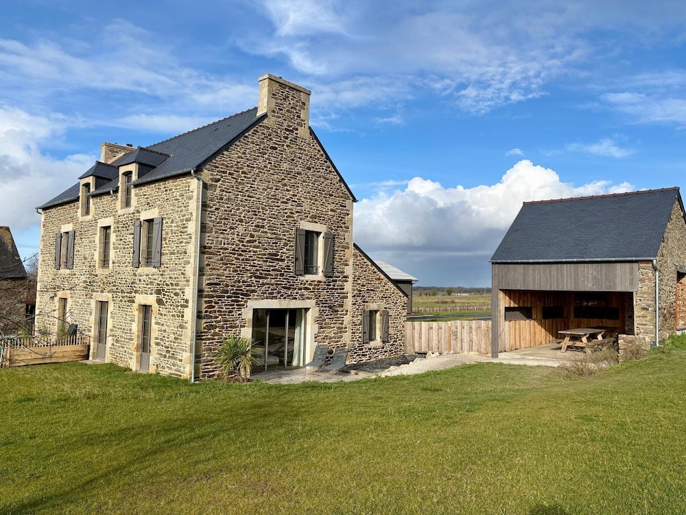 Corseul Countryside Retreat for a Family
