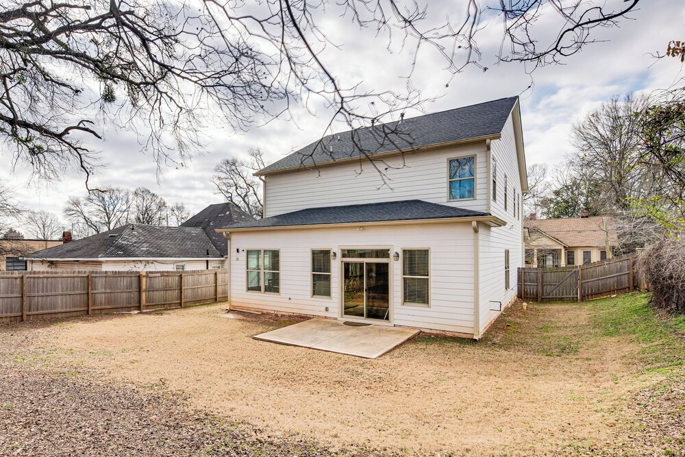 6 Mi to Downtown Atlanta: Spacious Home w/ Yard