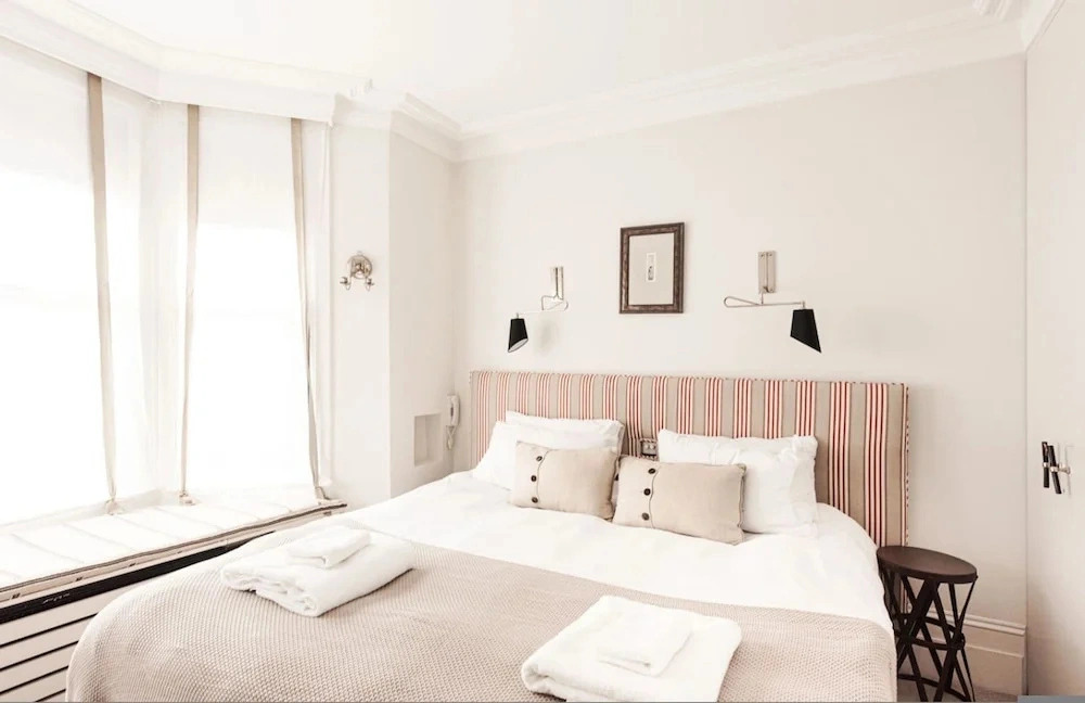 Retreat to a Stylish 1 Bedroom Flat in Chelsea