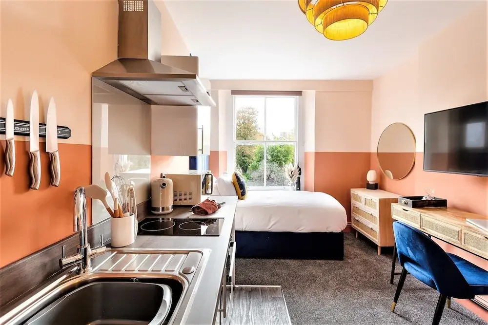 Clifton House I Free Private Parking