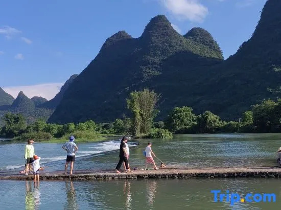 Yangshuo Linshuiwan Homestay (Shili Gallery Yulonghe)