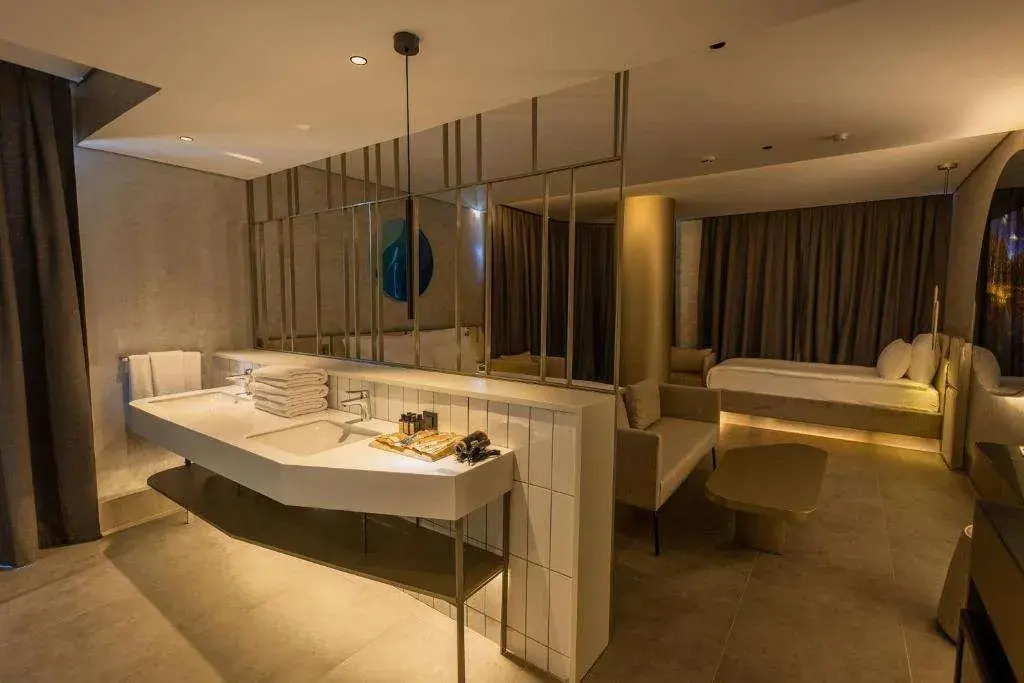 Four Hills Hotel