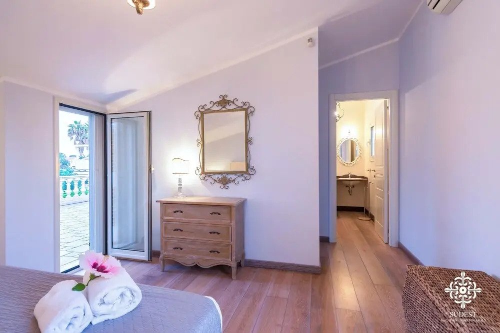 Villa Festosa - Luxury retreat by the beach