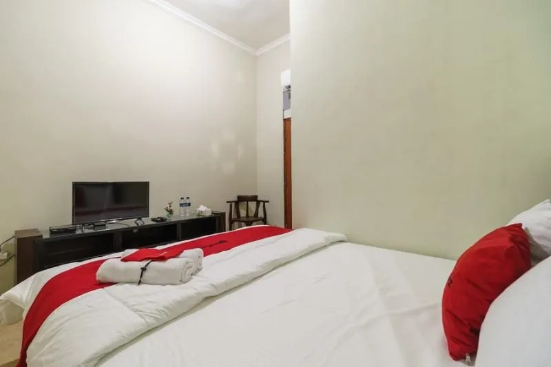 Reddoorz Near Stasiun Poris Tangerang
