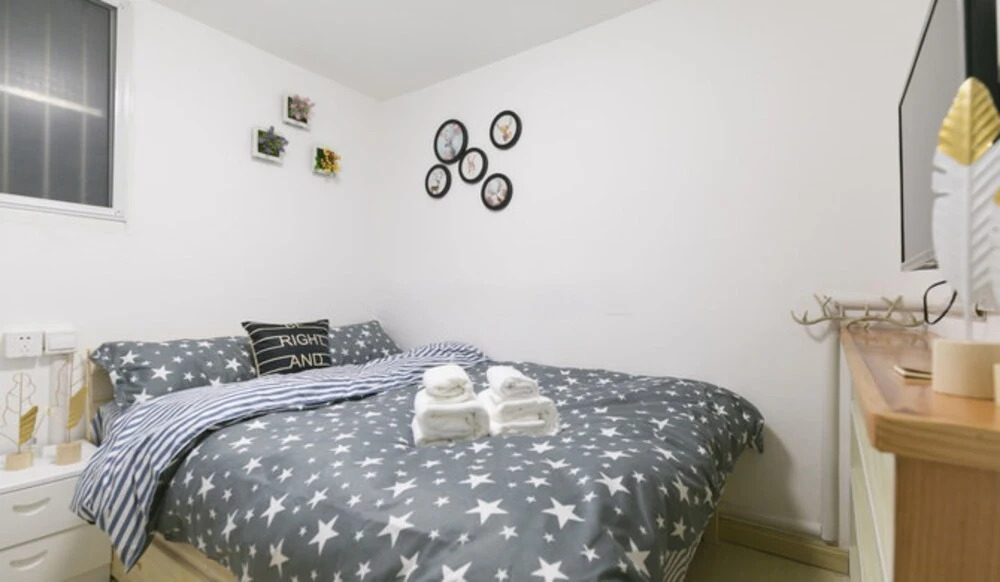 Hard Candy Apartment No.7
