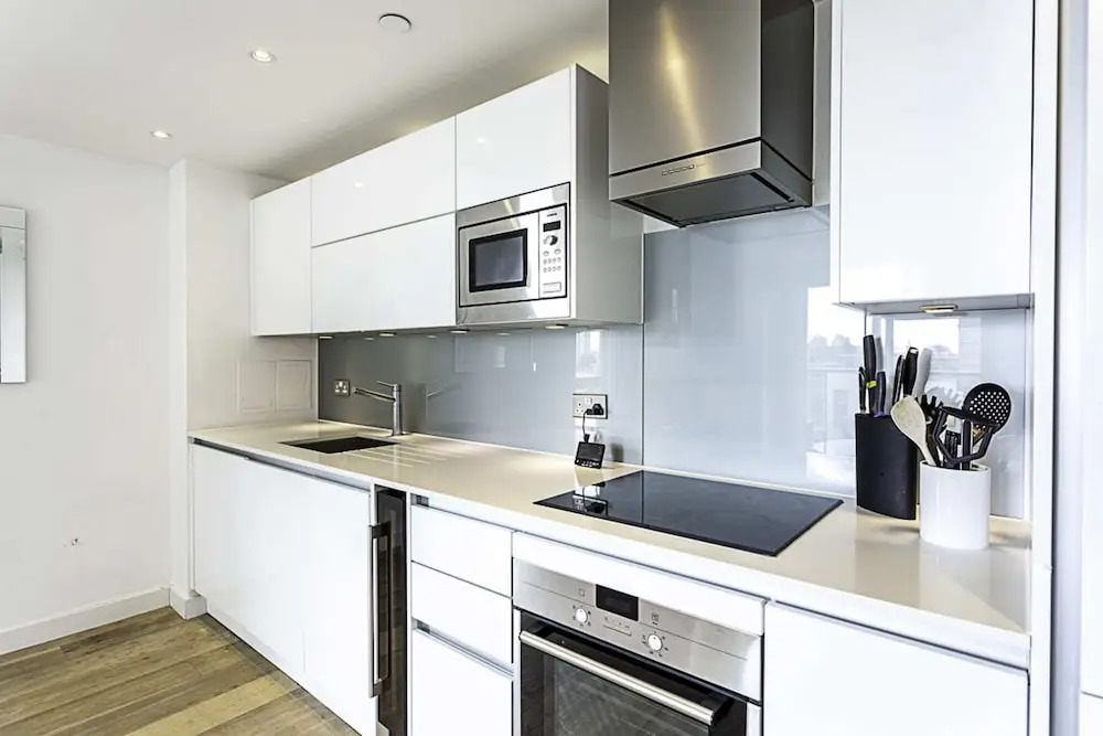 Central London Haven: Steps From Shoreditch Station