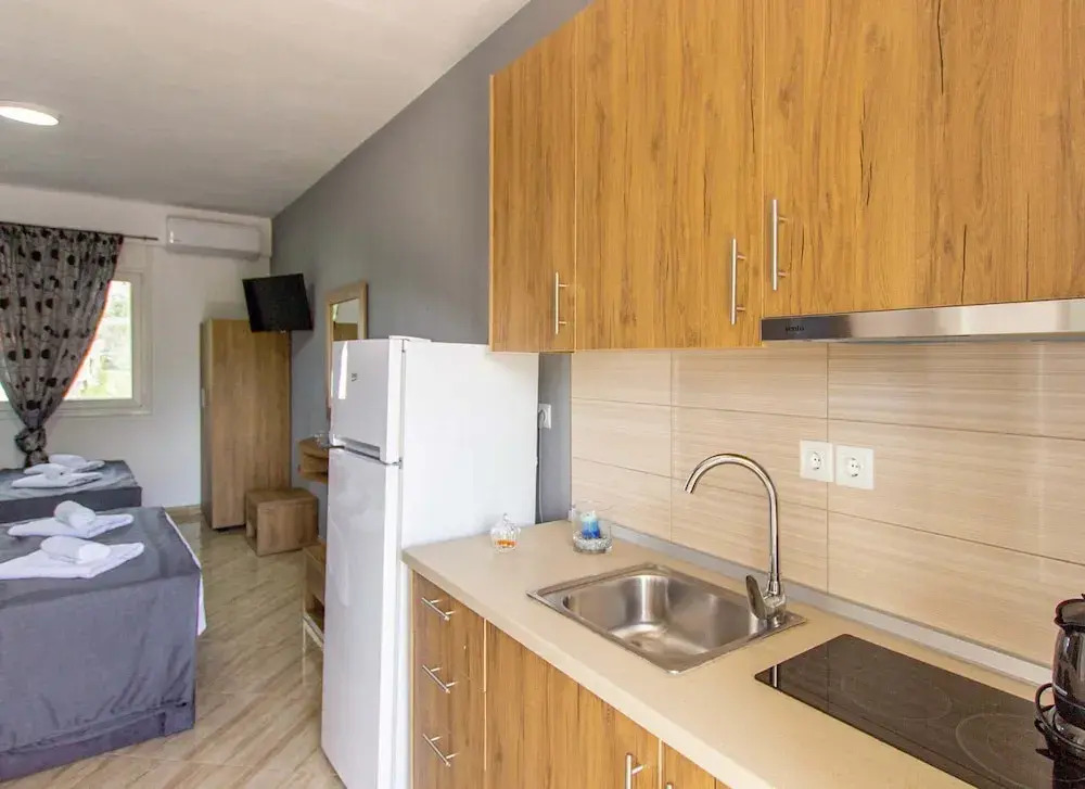 Aigli Garden Getaway, Steps From Vrasna Beach
