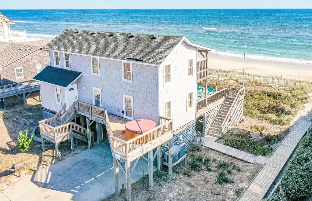 York - Duck, Carolina Dunes, Oceanfront, Ocean View, Hot Tub, Large Decks, Pets OK