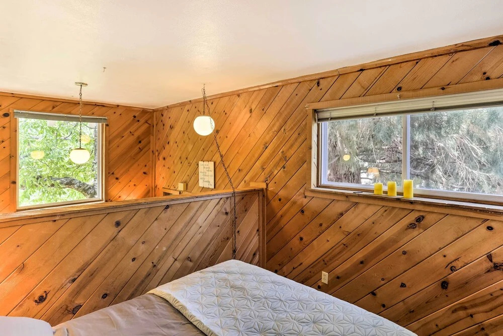 Cozy Studio Near Hiking & Skiing, Walk to Downtown