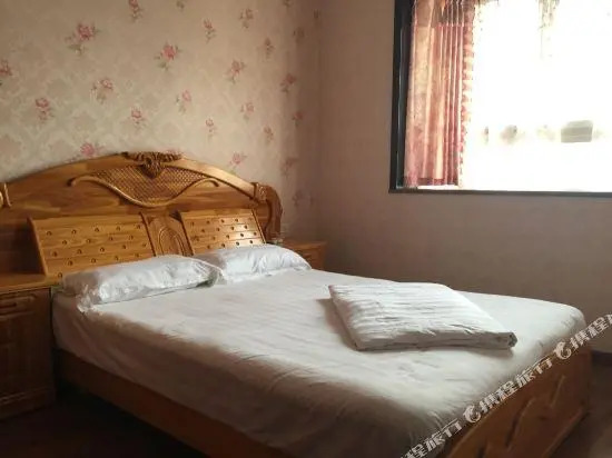Chongqing Wuduqin Family Apartment