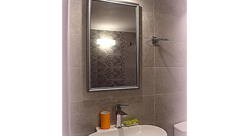 Arocaria Rooms & Studios