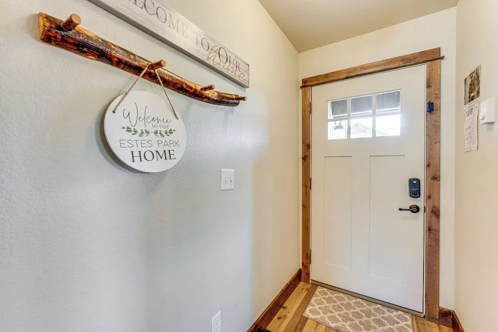 Newly Built Estes Park Townhome, 2 Miles to Rmnp!