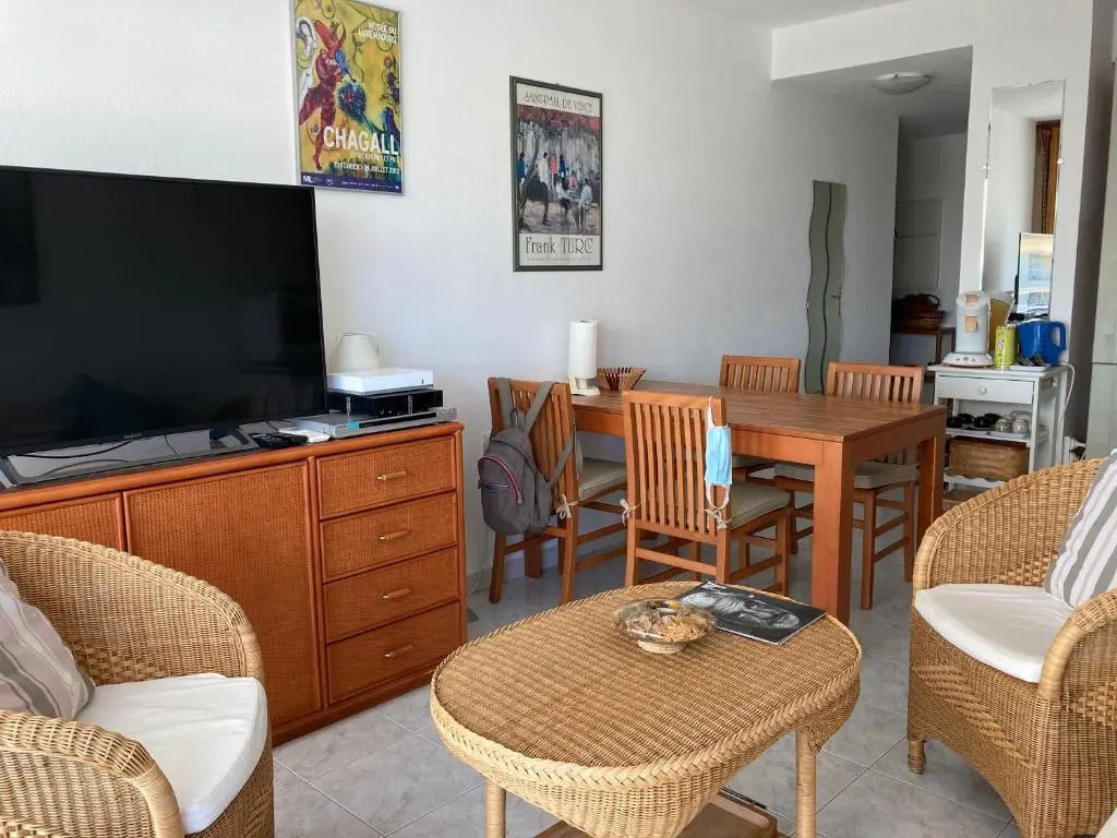 Résidence avec piscine, plage à 100 m, Cannes et Juan les Pins à 5 min, WiFi