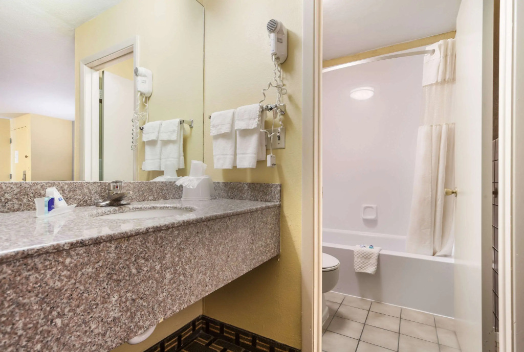 Rodeway Inn Lincoln West - University Area