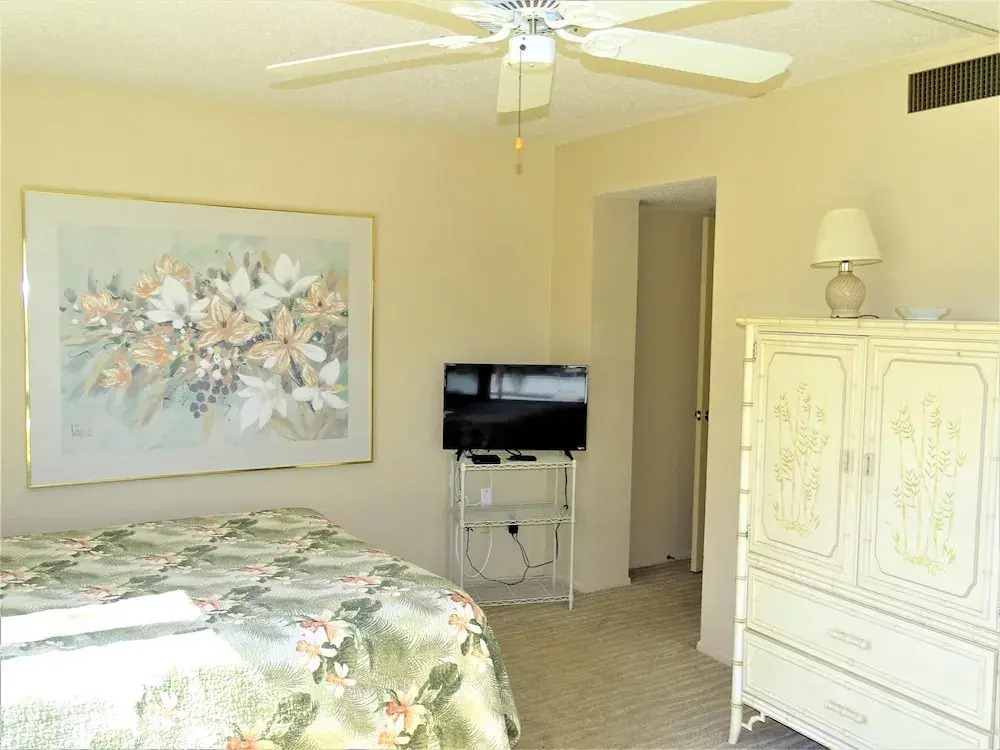 Gulf And Bay Club- B301 Updated End Unit! 2 Bedroom Condo
