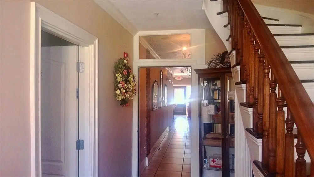 Naomis Inn Bed & Breakfast