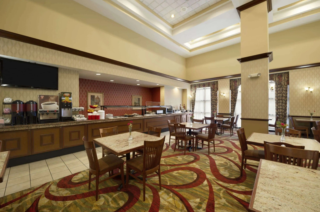 Ramada by Wyndham Suites Orlando Airport- Free Airport Shuttle