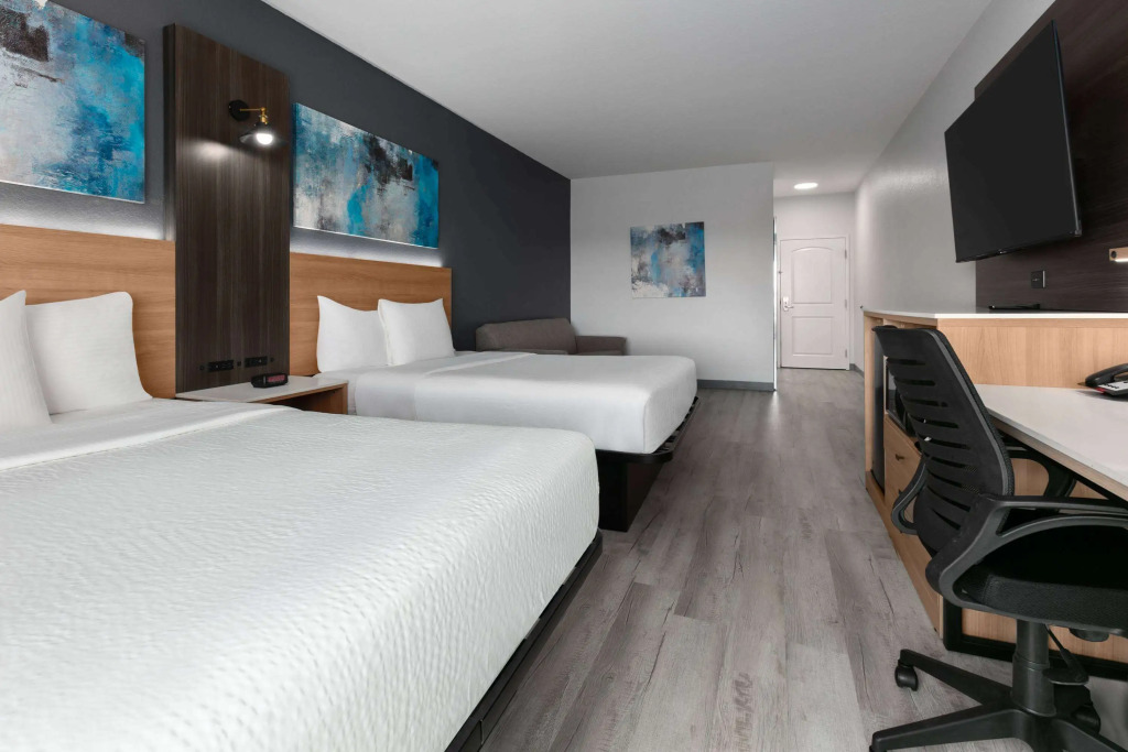 La Quinta Inn & Suites by Wyndham Ft Worth-Burleson