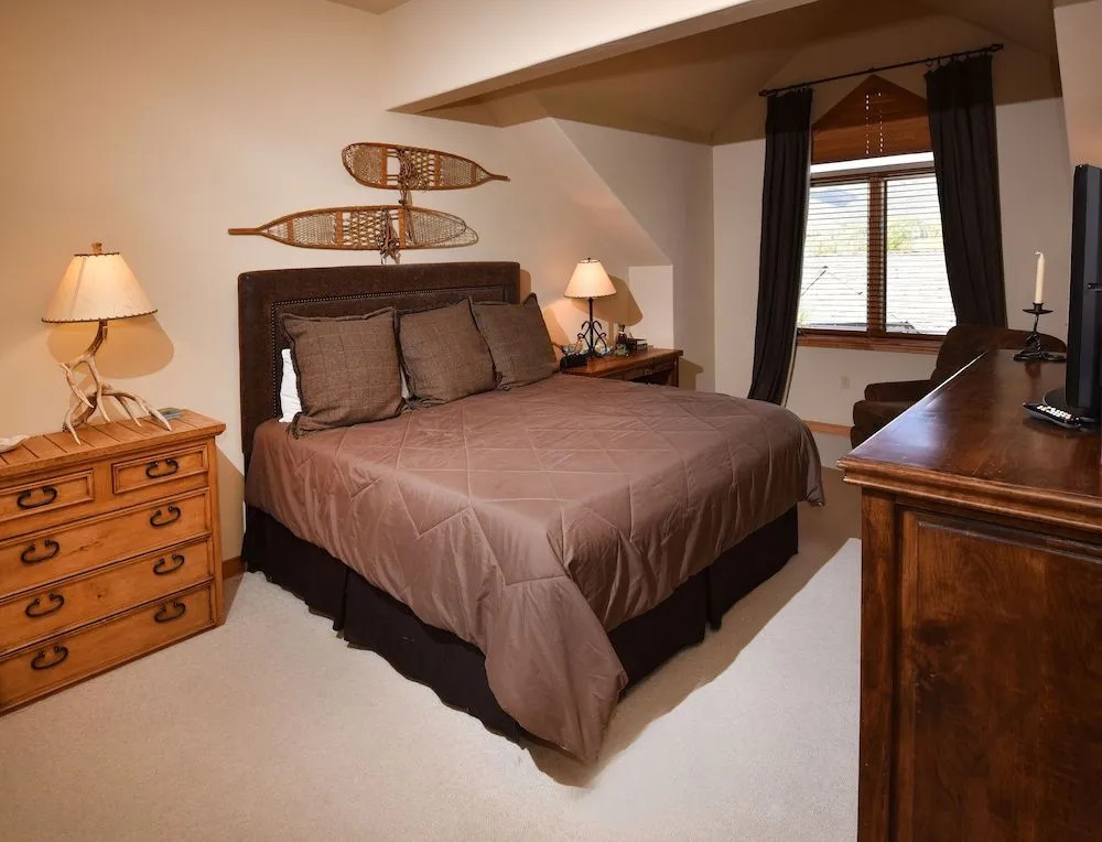 Aspenwood 311 2 Bedroom Condo by RedAwning