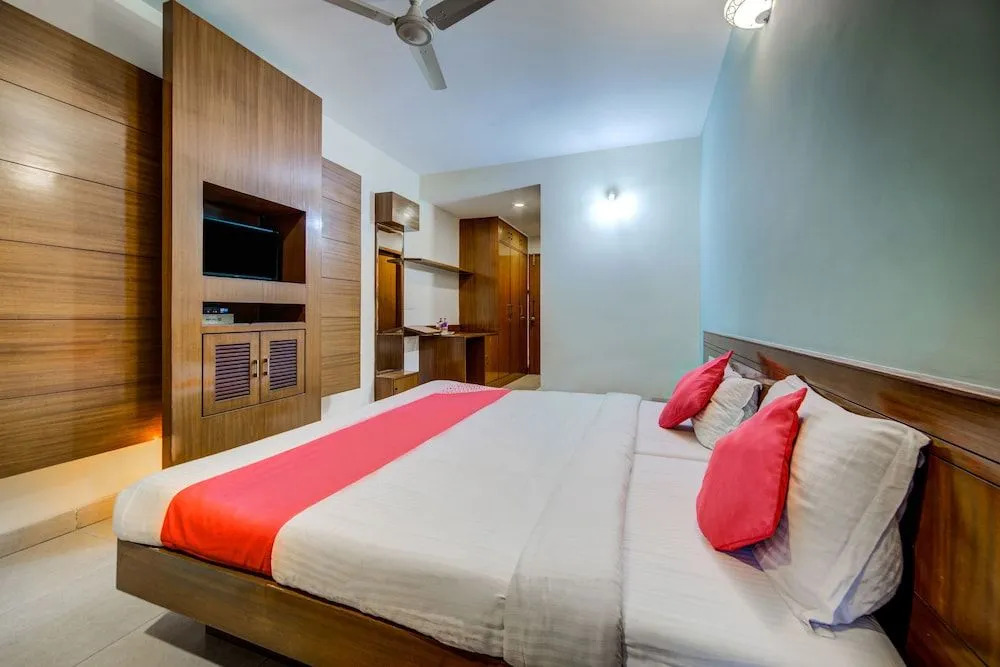 OYO 18529 Hallmark Inn Jubilee Hills