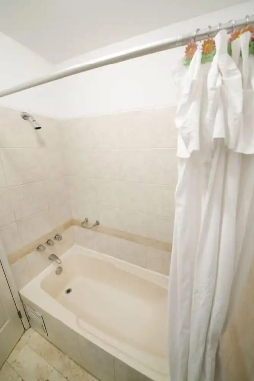 Great Location Walking Distance to Larcomar and Wong