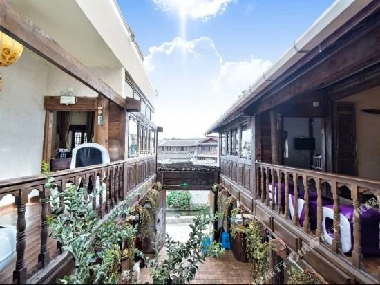 Lijiang Huayu Poetry Inn