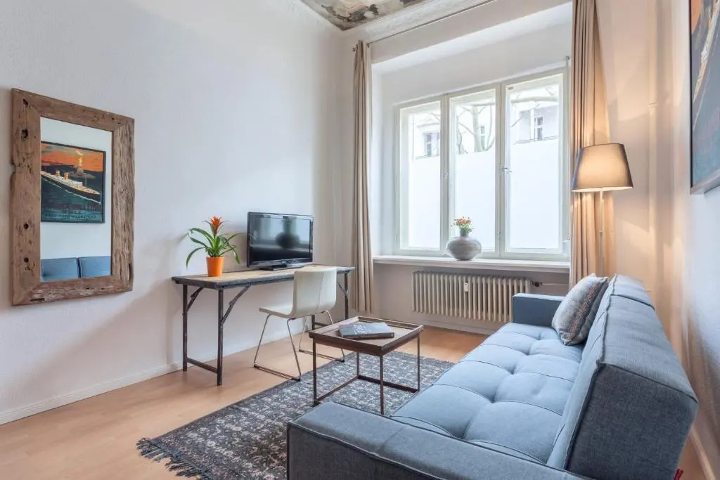 The Gleditsch - Central Schöneberg location, 1BR, 1 living room, group friendly, ideal for 2 - 4 Guests
