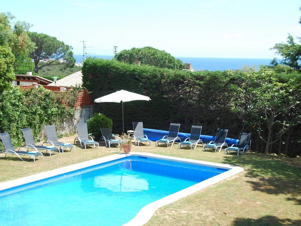 Magnificent Villa in Calonge With Terrace