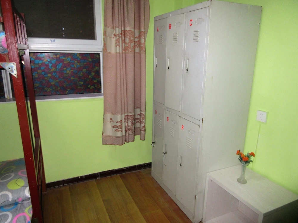 25°C Four Season Youth Hostel