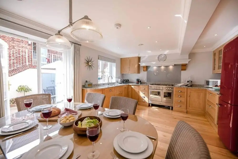 Sea Crest With 4 Bedrooms and 2 Bathrooms