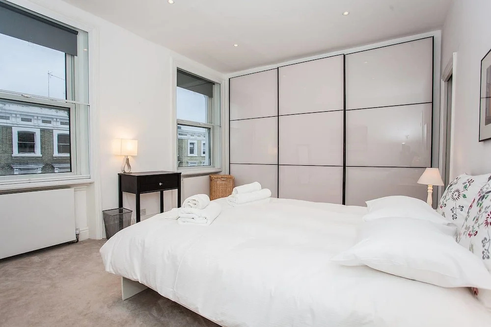 Luxurious 3 Bedroom Property With Roof Terrace