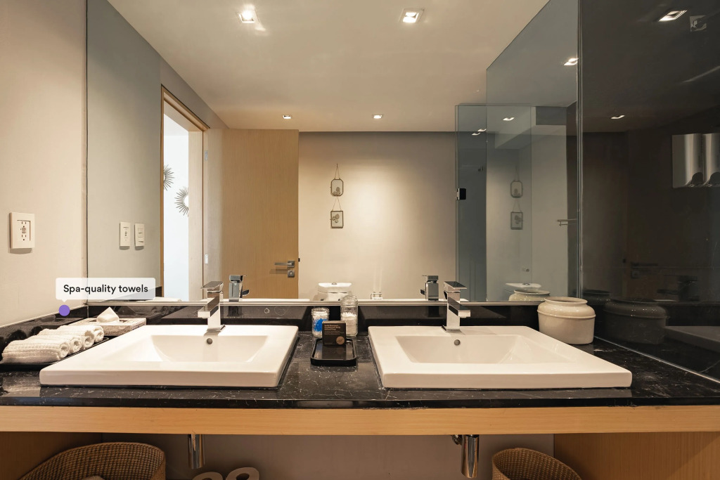 Casai Luxury Designer Apt in the Best Location