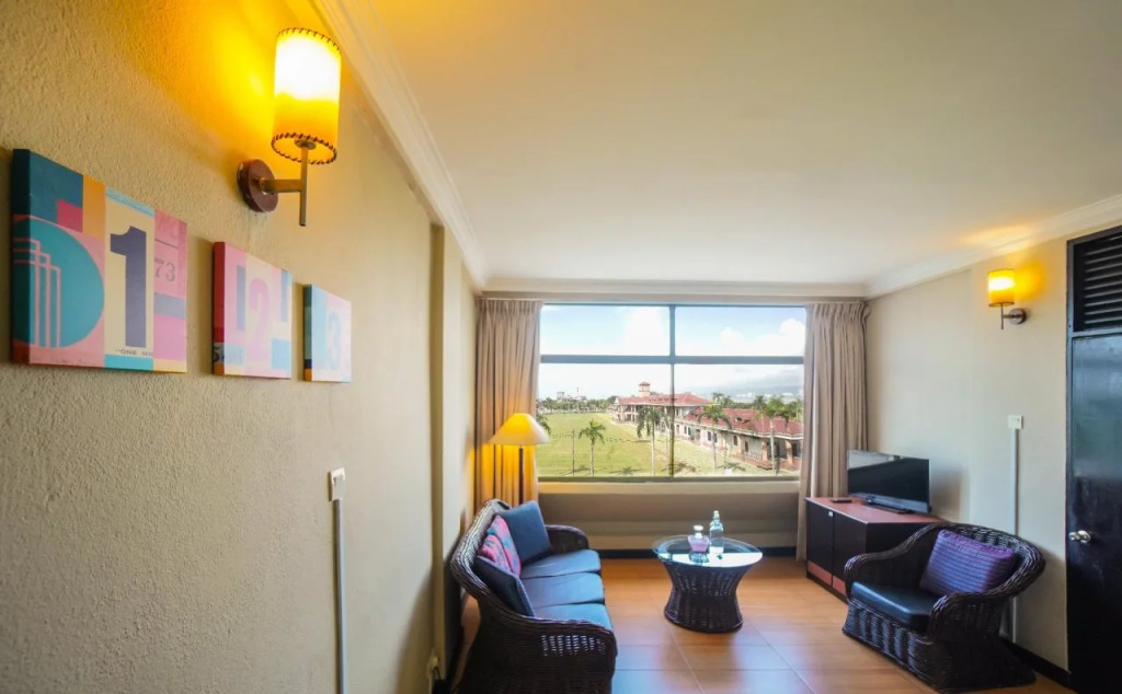 Lodge 18 Hotel
