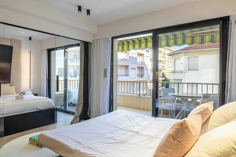 Renovated Prestige 3P Luxe Apt, Terrace & Parking