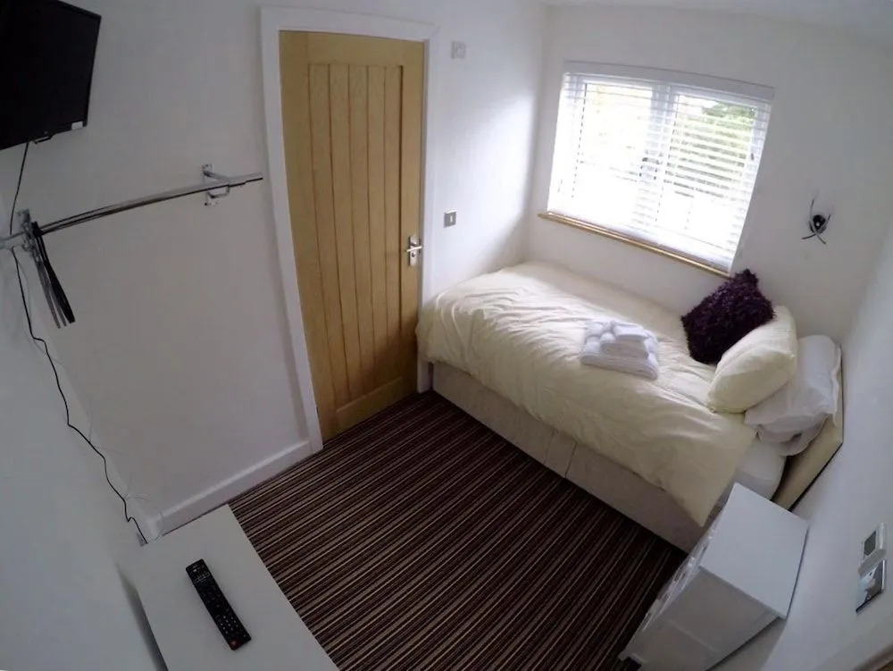 Deepcut Lodge Bed & Breakfast Self Service
